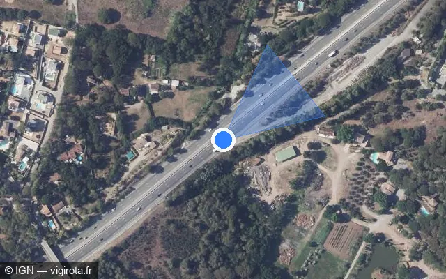 Vue satellite de l'emplacement du radar discriminant à Puget-sur-Argens sur A 8 / E 80 / La Provençale