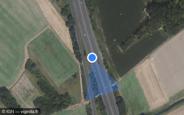 Vue satellite de l'emplacement du radar fixe à Saint-Germain-sur-École sur A 6 / E 15 / Autoroute du Soleil