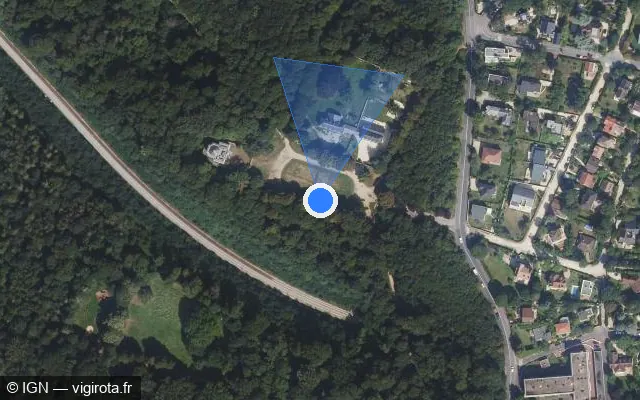Vue satellite de l'emplacement du radar fixe à La Celle-Saint-Cloud sur A 86 / Duplex A86