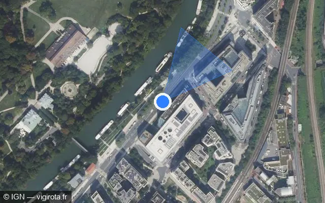 Vue satellite de l'emplacement du radar fixe à Issy-les-Moulineaux sur Quai de la Bataille de Stalingrad / D 7