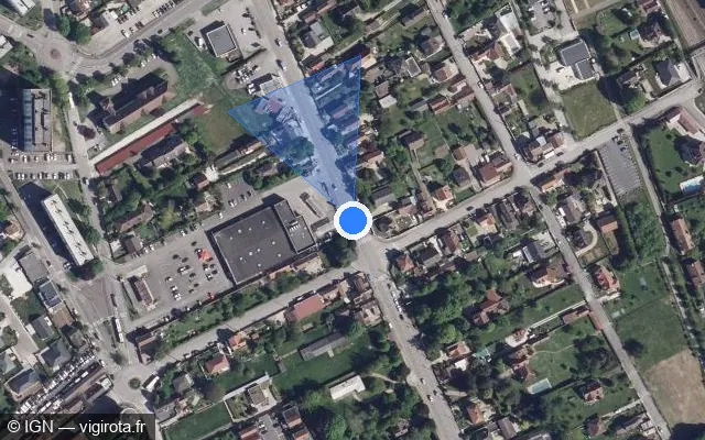 Vue satellite de l'emplacement du radar de feu rouge à Saint-Julien-les-Villas sur Boulevard de Dijon / D 671