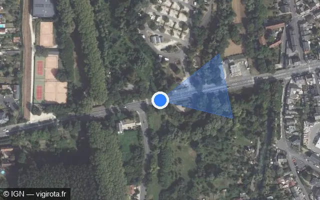 Vue satellite de l'emplacement du radar de feu rouge à Bourges sur Boulevard de l'Industrie / D 2076
