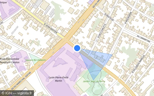 Vue plan de l'emplacement du radar de feu rouge à Bourges sur Rue Jean Baffier / D 2076