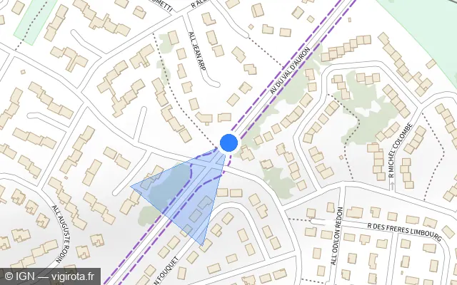 Vue plan de l'emplacement du radar de feu rouge à Bourges sur Avenue du Val d'Auron