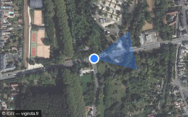 Vue satellite de l'emplacement du radar de feu rouge à Bourges sur Boulevard de l'Industrie / D 2076