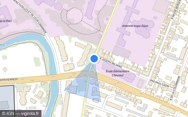 Vue plan de l'emplacement du radar de feu rouge à Dijon sur Rue Charles Dumont