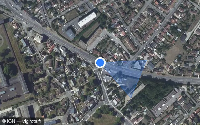 Vue satellite de l'emplacement du radar de feu rouge à Évreux sur Rue Pierre Semard / D 1013