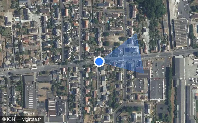 Vue satellite de l'emplacement du radar de feu rouge à Saint-Pierre-des-Corps sur Rue Marcel Cachin