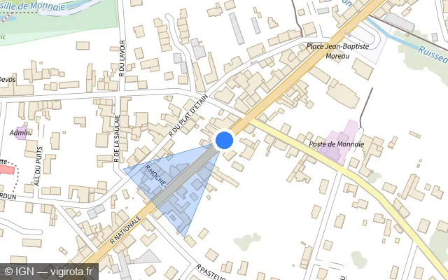 Vue plan de l'emplacement du radar de feu rouge à Monnaie sur Rue Nationale / D 910