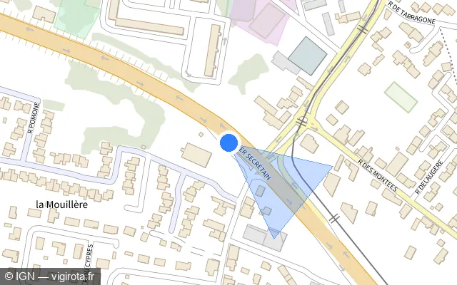 Vue plan de l'emplacement du radar de feu rouge à Orléans sur Avenue Roger Secrétain