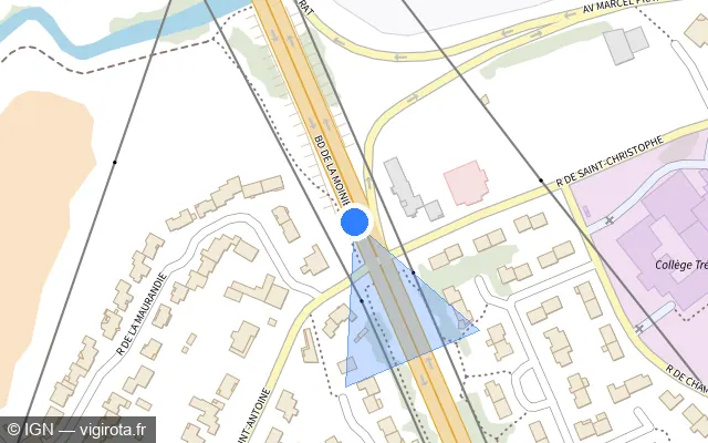 Vue plan de l'emplacement du radar de feu rouge à Cholet sur Boulevard de la Moinie / D 13