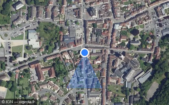 Vue satellite de l'emplacement du radar de feu rouge à Pont-Sainte-Maxence sur Rue Georges Decroze / D 1017