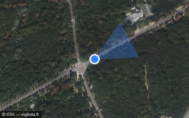 Vue satellite de l'emplacement du radar de feu rouge à Neuilly-sur-Seine sur Allée de Longchamp