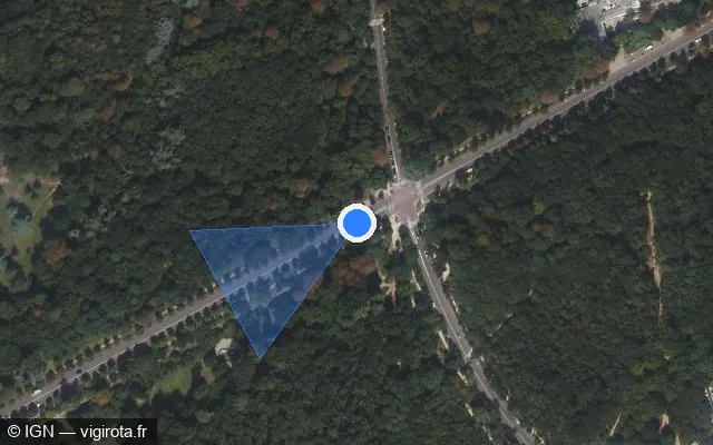 Vue satellite de l'emplacement du radar de feu rouge à Neuilly-sur-Seine sur Allée de Longchamp