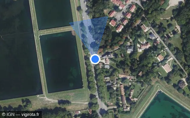 Vue satellite de l'emplacement du radar de feu rouge à Louveciennes sur Route de Versailles / N 186