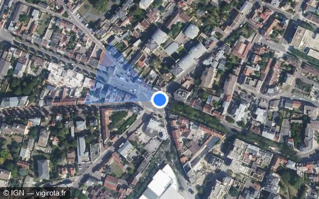 Vue satellite de l'emplacement du radar de feu rouge à Mantes-la-Jolie sur Avenue de la République