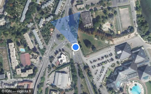 Vue satellite de l'emplacement du radar de feu rouge à Le Pecq sur Avenue Charles de Gaulle / D 186