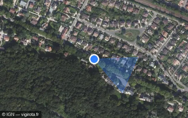 Vue satellite de l'emplacement du radar de feu rouge à Bièvres sur Route de Jouy / D 117
