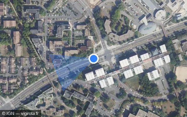 Vue satellite de l'emplacement du radar de feu rouge à Neuville-sur-Oise sur Boulevard de l'Hautil
