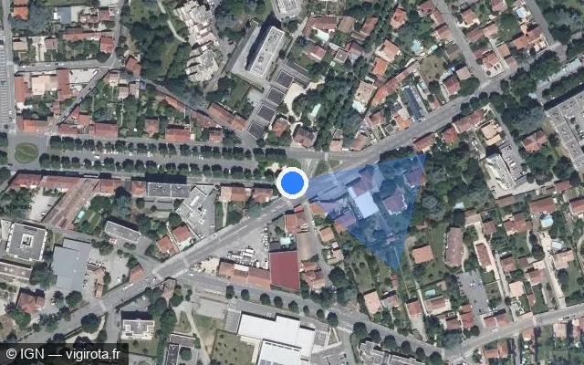 Vue satellite de l'emplacement du radar de feu rouge à Romans-sur-Isère sur Avenue Gambetta
