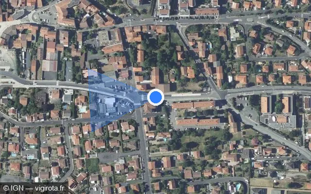 Vue satellite de l'emplacement du radar de feu rouge à Cournon-d'Auvergne sur Avenue de la Liberté / M 212
