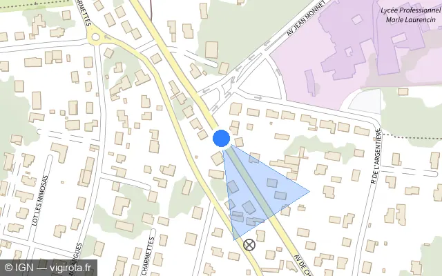 Vue plan de l'emplacement du radar de feu rouge à Mozac sur Avenue de Châtel-Guyon