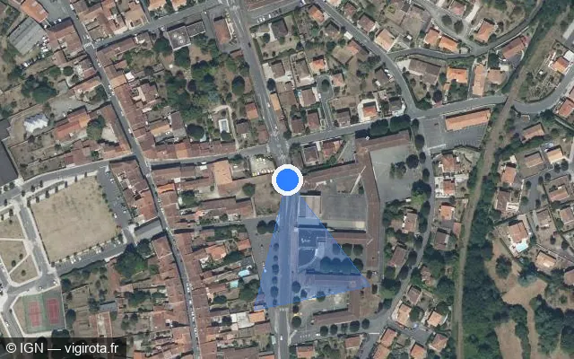 Vue satellite de l'emplacement du radar de feu rouge à La Rochefoucauld-en-Angoumois sur Boulevard du 8 Mai / D 941