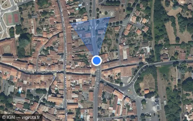 Vue satellite de l'emplacement du radar de feu rouge à La Rochefoucauld-en-Angoumois sur Boulevard du 8 Mai / D 941