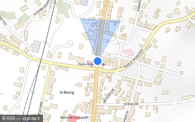 Vue plan de l'emplacement du radar de feu rouge à La Coquille sur Rue de la République / N 21