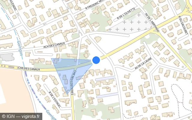 Vue plan de l'emplacement du radar de feu rouge à Caissargues sur Chemin des Canaux / D 135