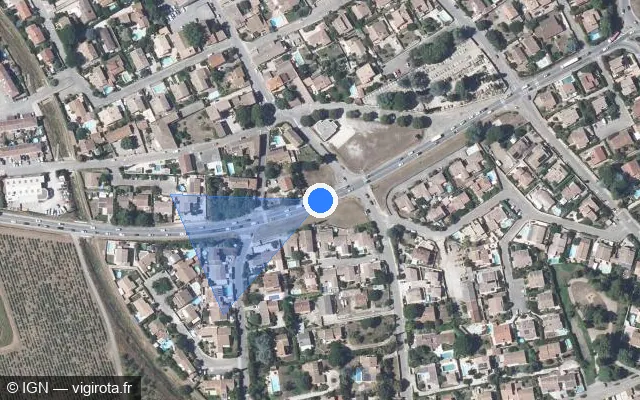 Vue satellite de l'emplacement du radar de feu rouge à Caissargues sur Chemin des Canaux / D 135