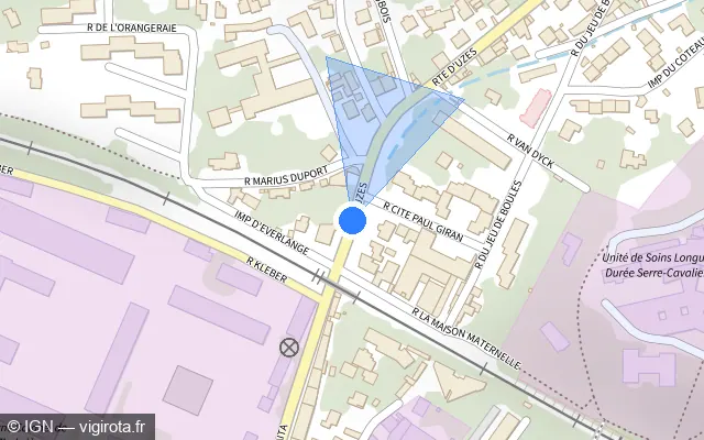 Vue plan de l'emplacement du radar de feu rouge à Nîmes sur Route d'Uzès / D 979