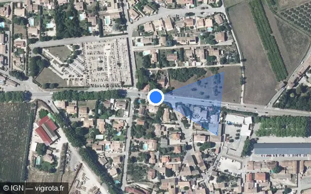 Vue satellite de l'emplacement du radar de feu rouge à Jonquières-Saint-Vincent sur Rue de Nîmes / D 999