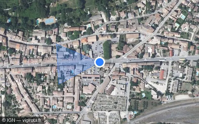 Vue satellite de l'emplacement du radar de feu rouge à Remoulins sur Avenue Geoffroy Perret / D 6086