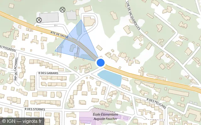 Vue plan de l'emplacement du radar de feu rouge à Nîmes sur Route de Sauve / D 999