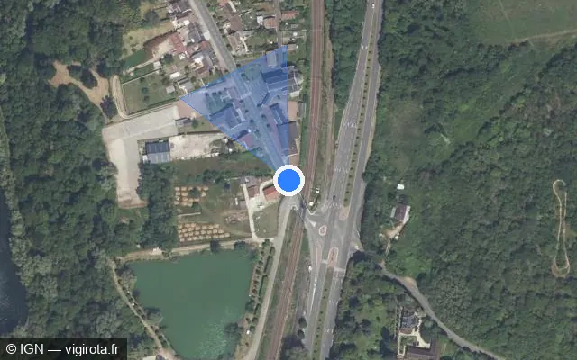 Vue satellite de l'emplacement du radar de passage à niveau à Fontenay-sur-Loing sur Avenue de la République / D 32