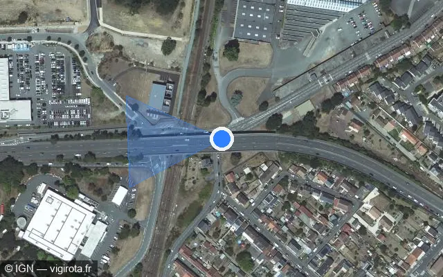 Vue satellite de l'emplacement du radar de passage à niveau à Le Mans sur Boulevard Pierre Brossolette / D 338