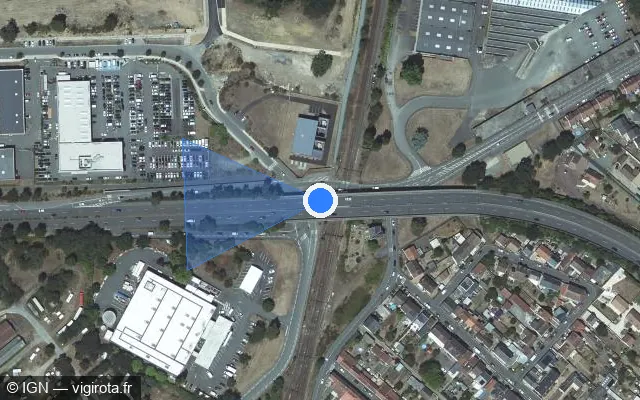 Vue satellite de l'emplacement du radar de passage à niveau à Le Mans sur Boulevard Pierre Brossolette / D 338