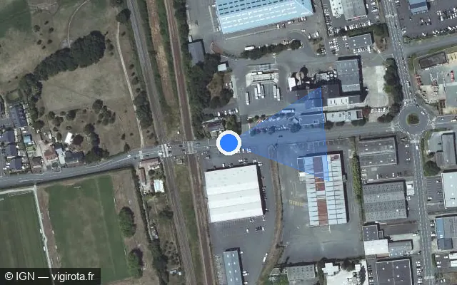 Vue satellite de l'emplacement du radar de passage à niveau à La Chapelle-Saint-Aubin sur Rue Ettore Bugatti