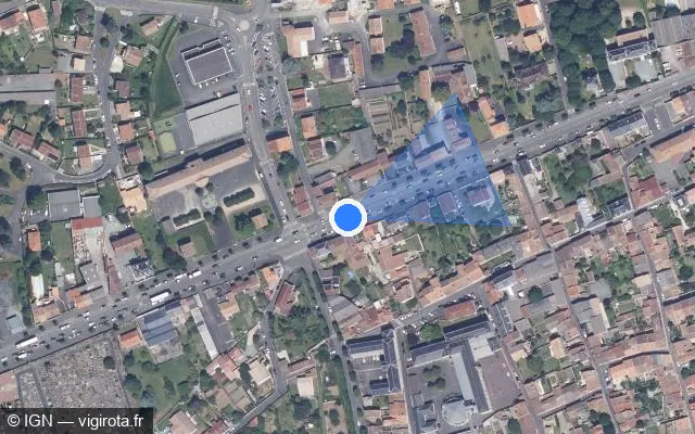 Vue satellite de l'emplacement du radar de feu rouge à Saint-Maixent-l'École sur Avenue du Maréchal de Lattre de Tassigny / D 611