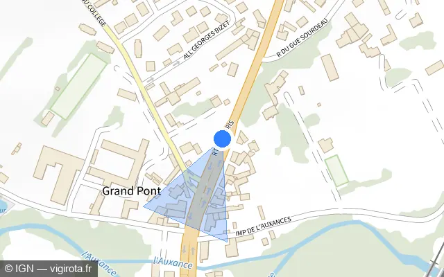Vue plan de l'emplacement du radar de feu rouge à Chasseneuil-du-Poitou sur Route de Paris / D 910