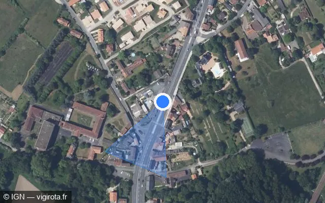 Vue satellite de l'emplacement du radar de feu rouge à Chasseneuil-du-Poitou sur Route de Paris / D 910