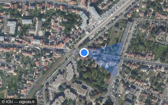 Vue satellite de l'emplacement du radar de passage à niveau à Deuil-la-Barre sur Avenue de la Gare / D 311